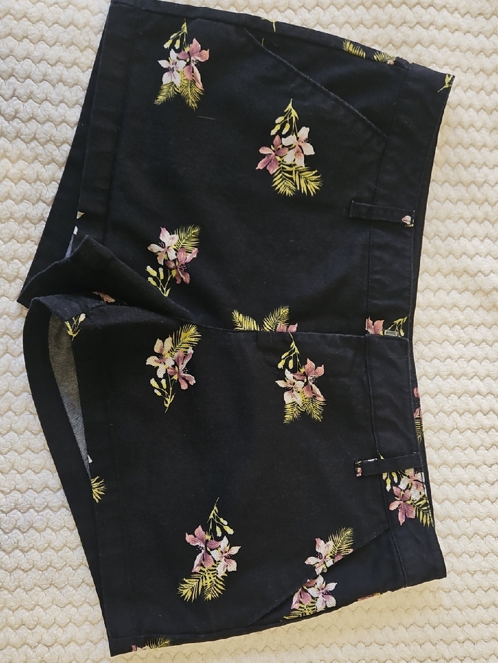 Volcom Black Floral Shorts - Size 29